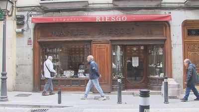 Las tiendas de barrio agonizan en Madrid: 6.000 cierres en un año