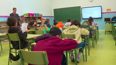 Más de 280.000 alumnos de Madrid inician las pruebas de conocimiento en Primaria y Secundaria