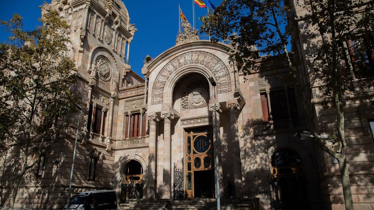 Fiscalía de Barcelona pide 107 años de cárcel para un acusado de violar y ofrecer a una menor en redes