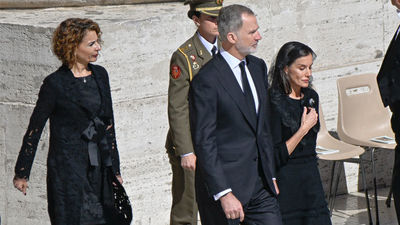 Los Reyes acudirán a la misa de apertura del papado de León XIV junto a Montero