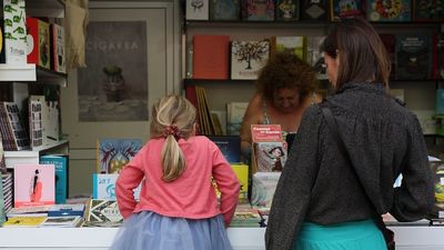 Madrid lee bajo el resplandor de 'La Gran Manzana' en la 84ª edición de la Feria del Libro