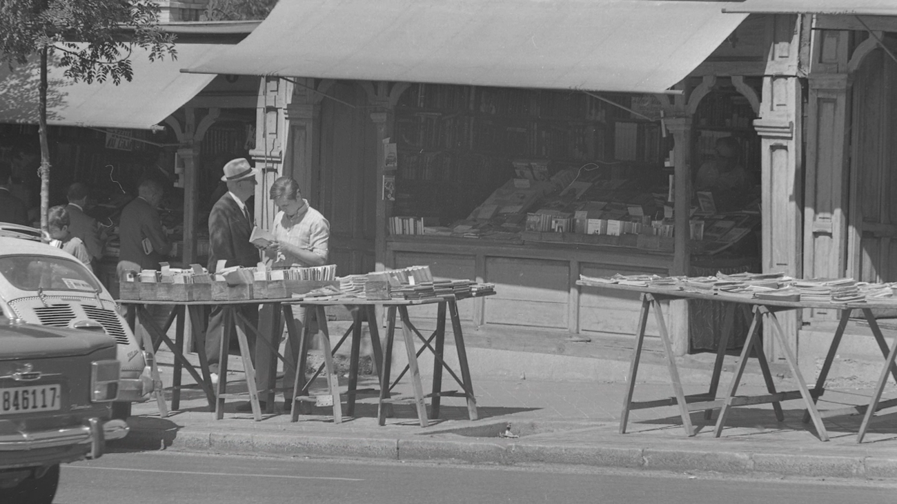 La historia de la Cuesta de Moyano y sus 100 años de vida, a través de los libreros