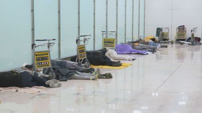 Un pasillo oculto de la T4, improvisado 'albergue' de personas sin hogar