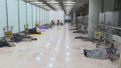 Almeida pide un plan para las personas sin hogar que pernoctan en Barajas y ve "inhumano" dejarlos en la calle