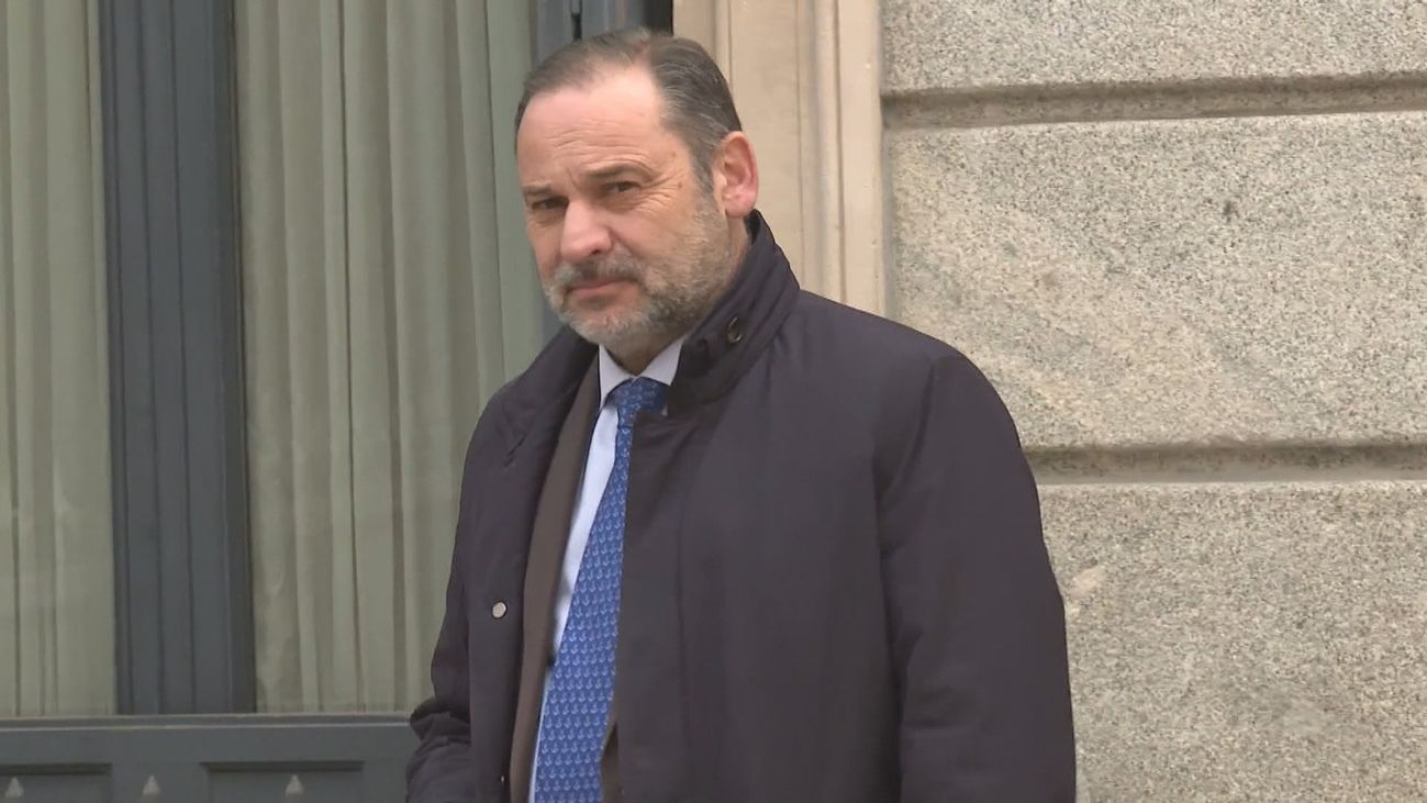 Ábalos admite que consintió filtrar sus mensajes con Sánchez de 2023