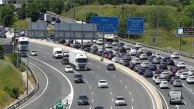 Un accidente de tráfico provoca retenciones en el km 30 de la M-40