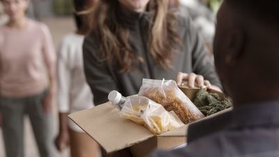 Solidaridad frente a la desesperación en Barajas