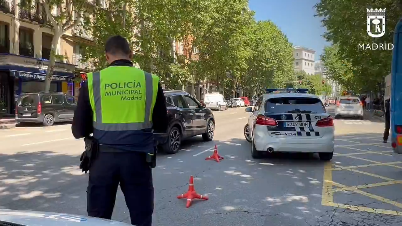 Herida grave una anciana atropellada en un paso de cebra por un autobús de la EMT en Arganzuela