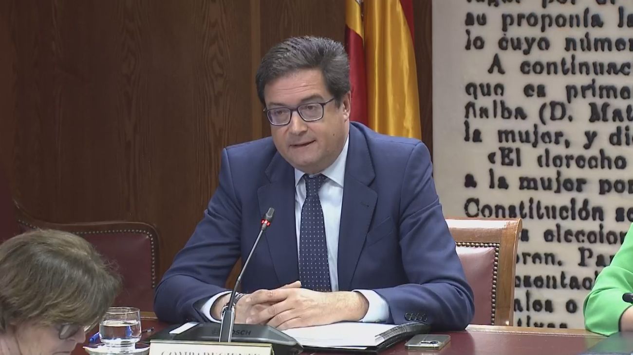 López asegura en el Senado que "jámas" supo de una supuesta fiesta de Ábalos en el Parador de Teruel