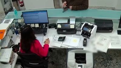 Detenido un hombre de 72 años por atracar un banco a punta de pistola  en Navalcarnero