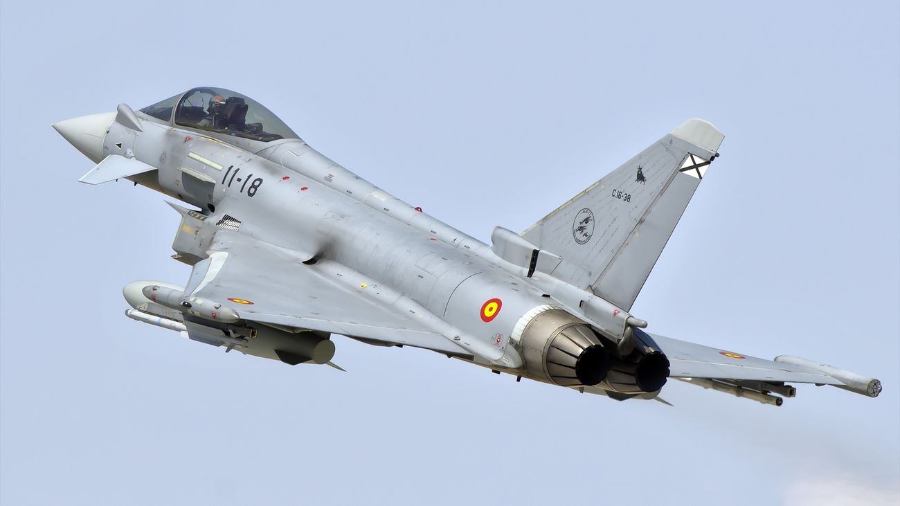 El Cuartel del Ejército del Aire exhibe una maqueta a escala real del avión Eurofighter