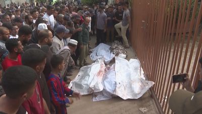 Los ataques israelíes en Gaza matan a al menos 107 personas este domingo