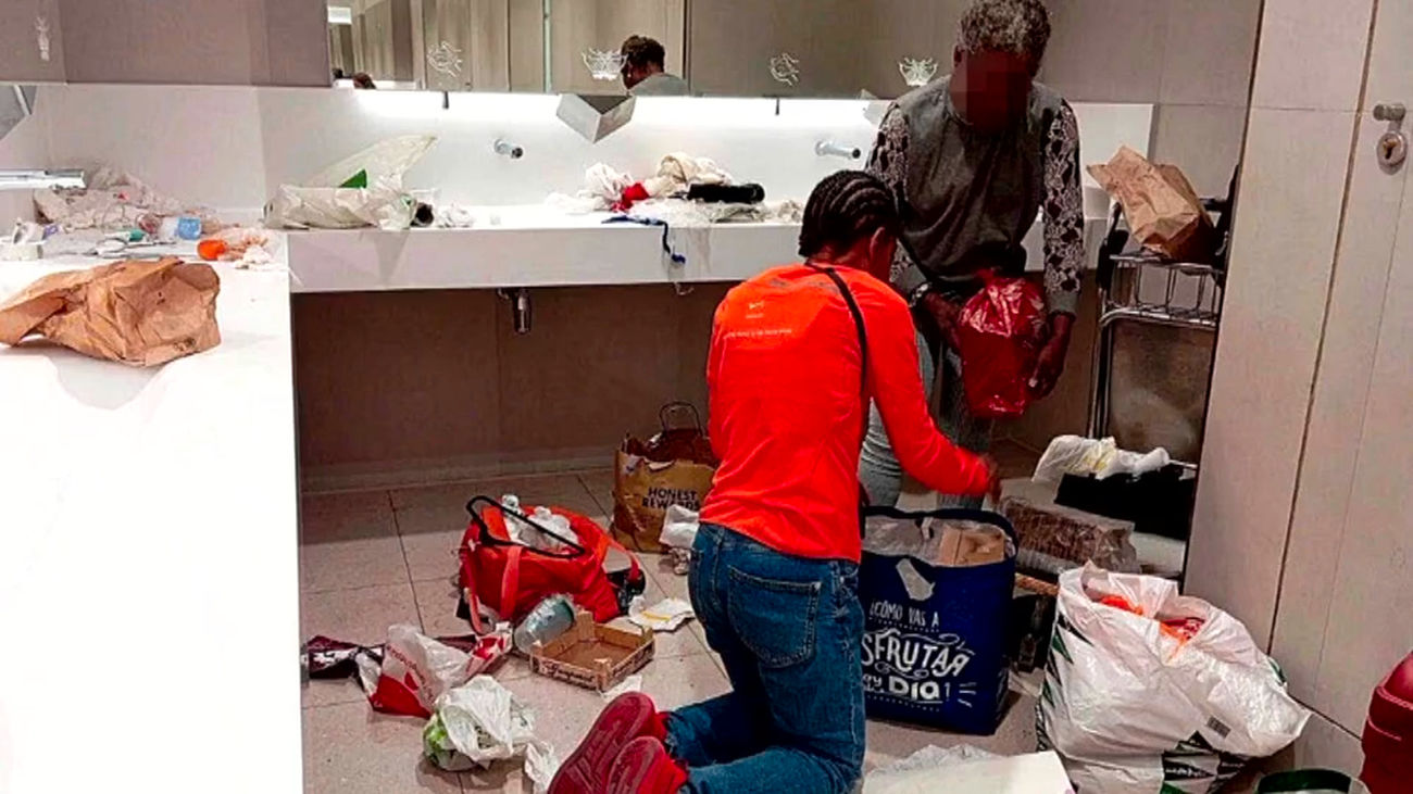 Madrid acusa a Puente de "escurrir el bulto"  ante la "situación insostenible" que se vive en Barajas