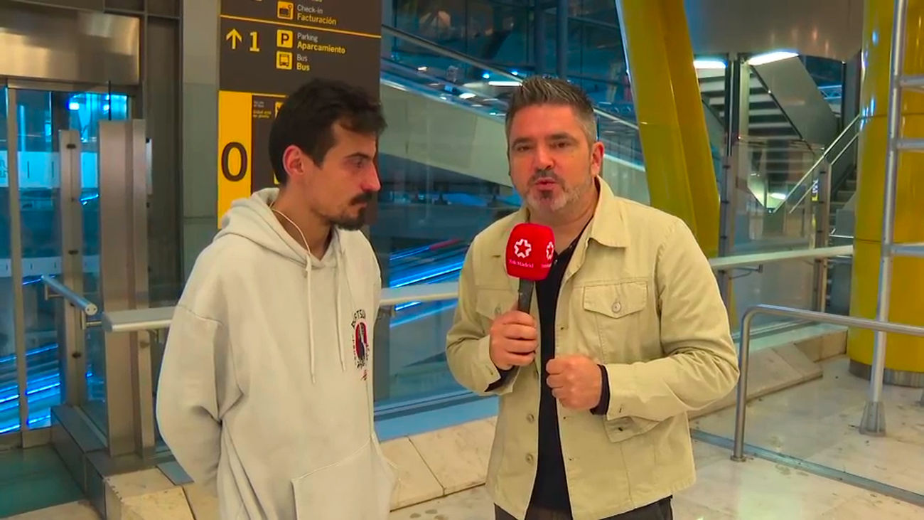 El drama invisible en Barajas: la historia de Salva, más de dos años viviendo en el aeropuerto