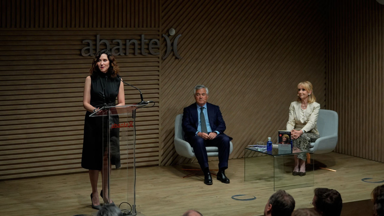 Ayuso reivindica la trayectoria "generosa y valiente" de Aguirre y sus políticas liberales