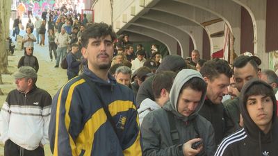Enormes colas en Vallecas, nadie quiere perderse el partido contra el Mallorca