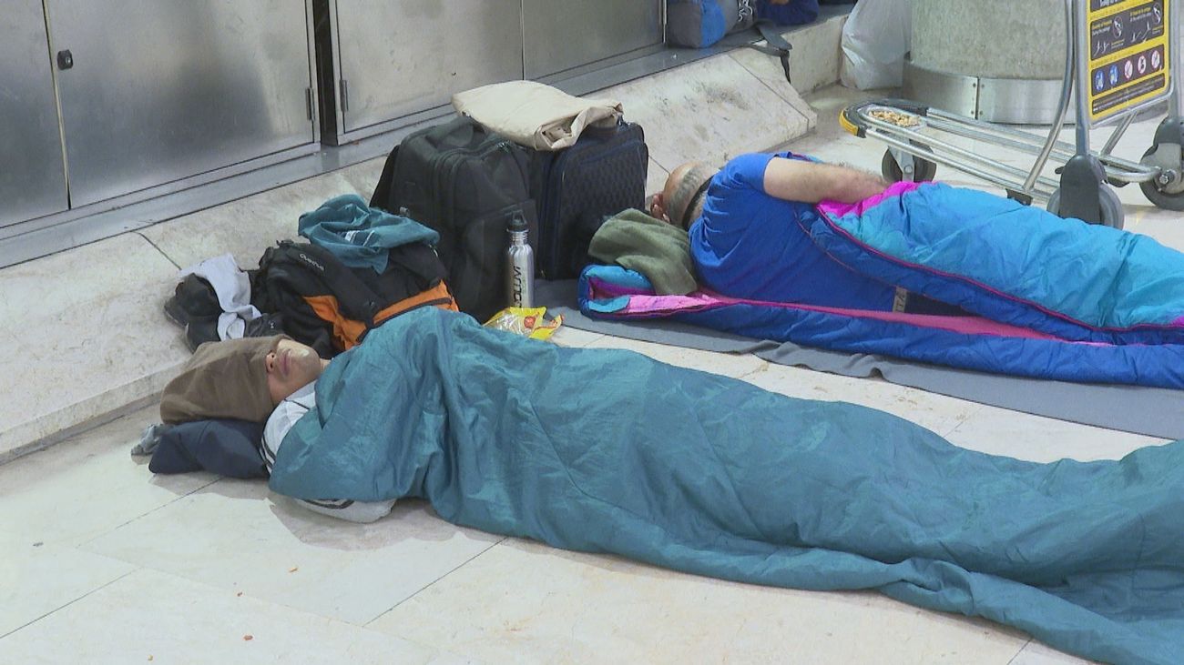 Aena y el Ayuntamiento de Madrid acuerdan hacer el censo de los sinhogar de Barajas