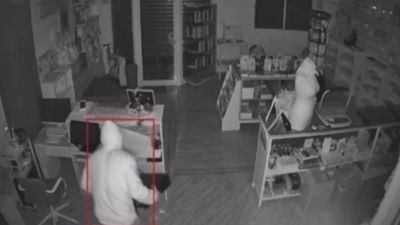 Siete meses tras la DANA, los comercios afectados sufren una ola de saqueos