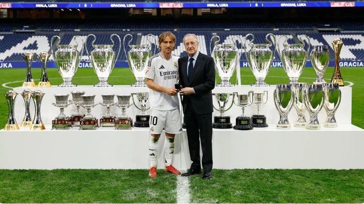 Modric y Florentino Pérez / REAL MADRID