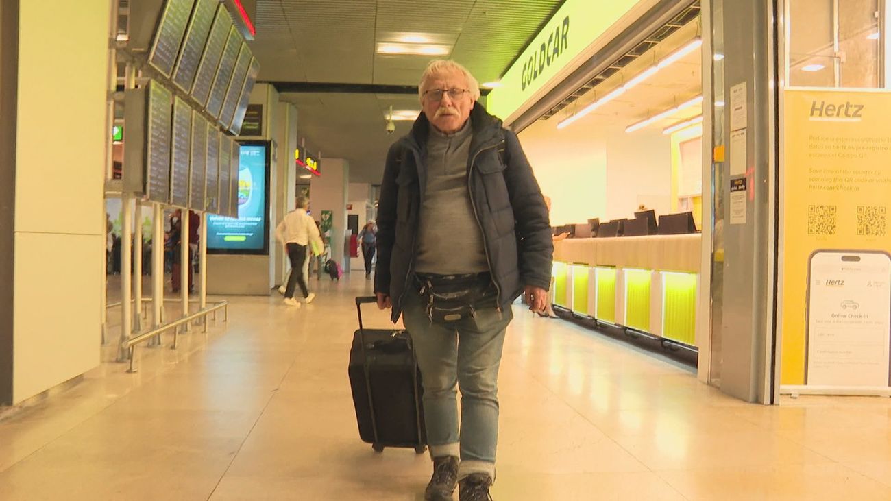 Christian, siete años durmiendo en Barajas: "Aquí la cama es durísima"
