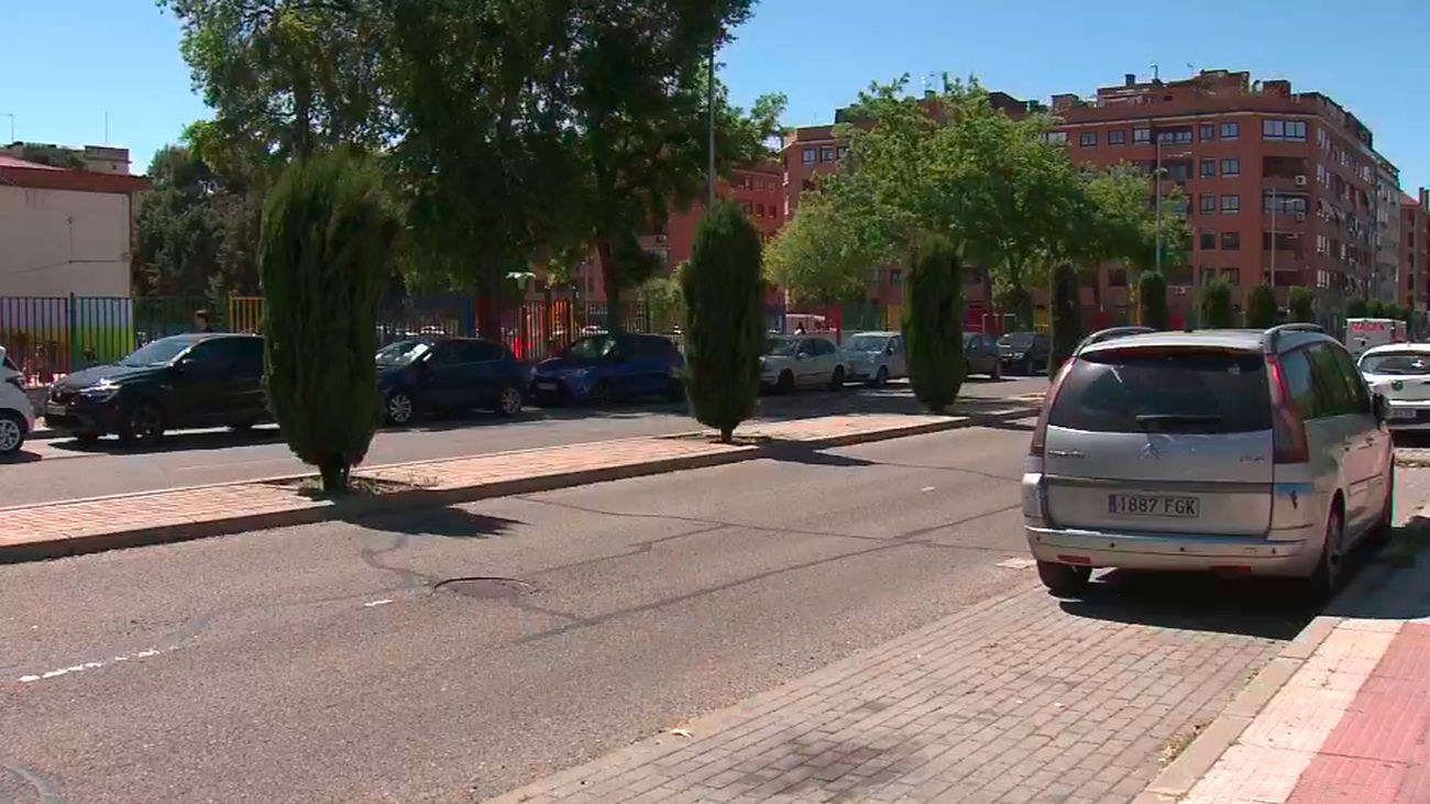 Destrozan las ventanillas de una decena de coches en Parla para robar en su interior