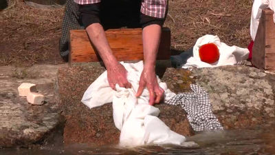 Reviven las lavanderas, jaboneras e hilanderas de El Berrueco