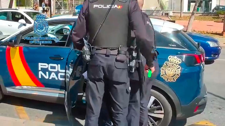 Detenido en un Usera por violar a su hijastra durante años