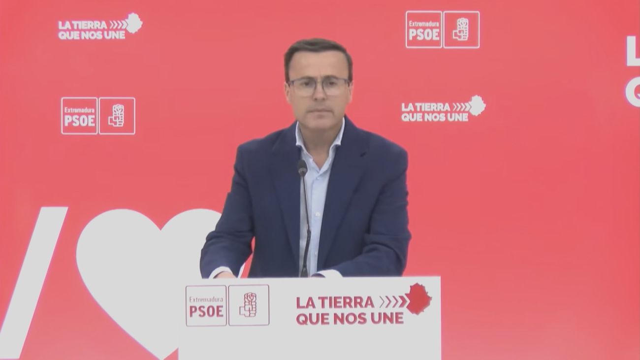 Tras aforarse en la Asamblea extremeña, el socialista Gallardo propone al PP debatir la supresión del aforamiento