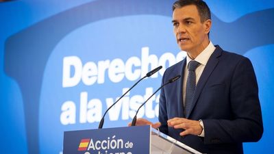 Sánchez anuncia una ayuda de 100 euros en la compra de lentillas y gafas para menores de 16 años