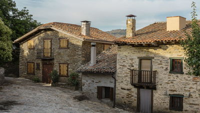 Sierra del Rincón: donde el tiempo se detiene entre hayedos, museos y fiestas tradicionales