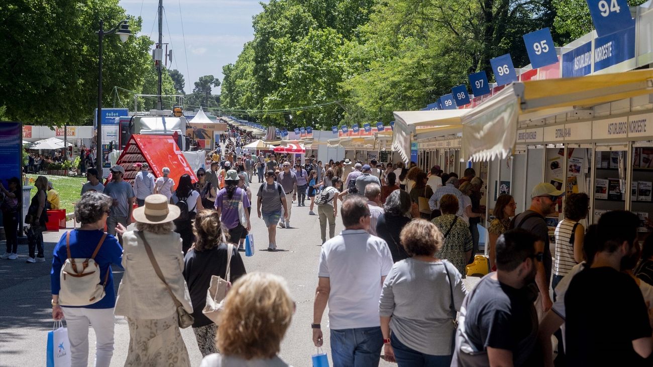 La EMT refuerza su servicio durante los fines de semana por la Feria del Libro