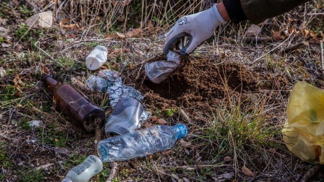 Fuenlabrada se vuelca en la limpieza del cauce del Arroyo de Valdeserrano
