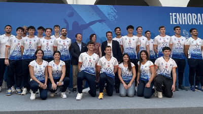 Ayuso recibe al Voleibol Leganés y al Baloncesto Leganés tras sus ascensos: "Leganés vuelve a brillar con luz propia”