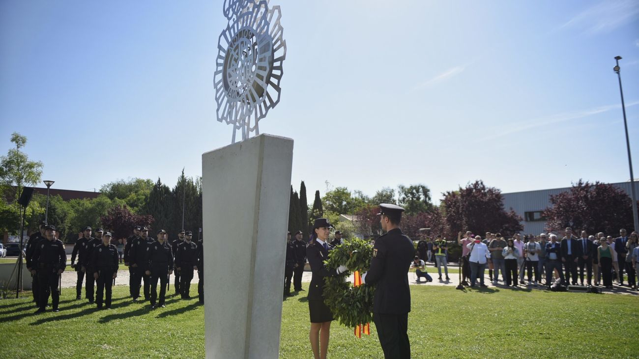 Alcalá inaugura su nueva plaza dedicada a la Policía Nacional
