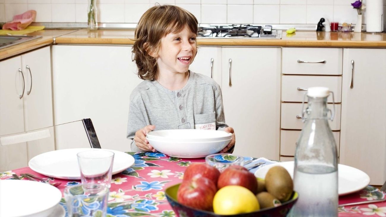 Adelantar el horario de la cena mejora la salud metabólica infantil, según un estudio de la UCM