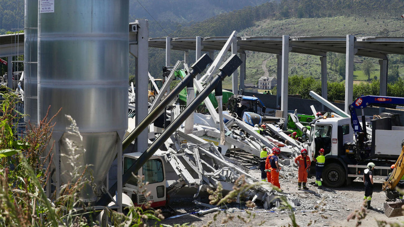 Tres muertos y tres heridos al colapsar una nave ganadera en Coaña (Asturias)