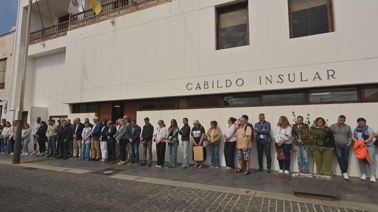 Silencio y luto en El Hierro por las 7 muertes tras el vuelco del cayuco