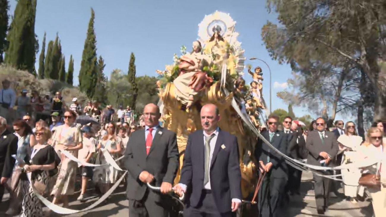 La tradicional bajada de la Virgen de los Ángeles inaugura las Fiestas Patronales de Getafe