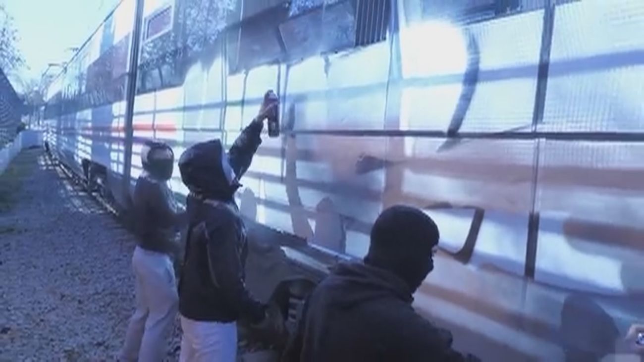 Hasta 29 grafiteros son detenidos, 18 en Madrid, por vandalizar trenes de Cercanías