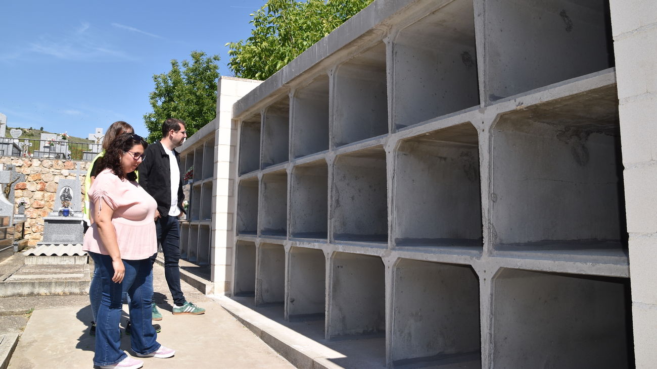 Visita municipal al cementerio de Orusco de Tajuña