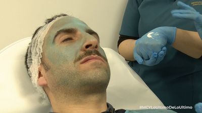 Así es el innovador tratamiento dermatológico contra el melasma que deja la piel de color azul