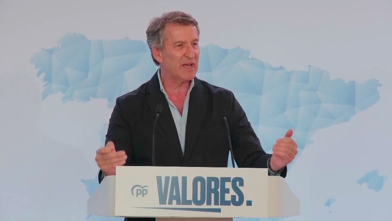 Feijóo pide "rebelarse" ante la "destrucción" de Sánchez