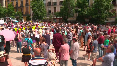 Familiares de las víctimas de residencias homenajean a los fallecidos en pandemia: "Que se investigue y esclarezca la verdad"