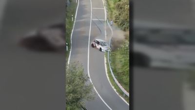 Un coche pierde el control y atropella a varios espectadores en el rally de Santa María de la Alameda