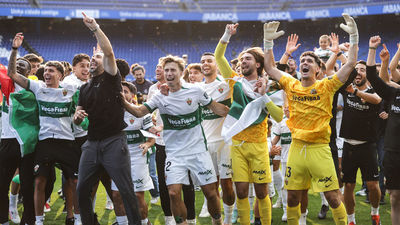 Elche y Levante vuelven a Primera; Almería-Oviedo y Racing-Mirandés, promocionan