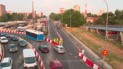 Mañana complicada en la A-5 por la demolición del paso  inferior que enlaza con la carretera de Boadilla