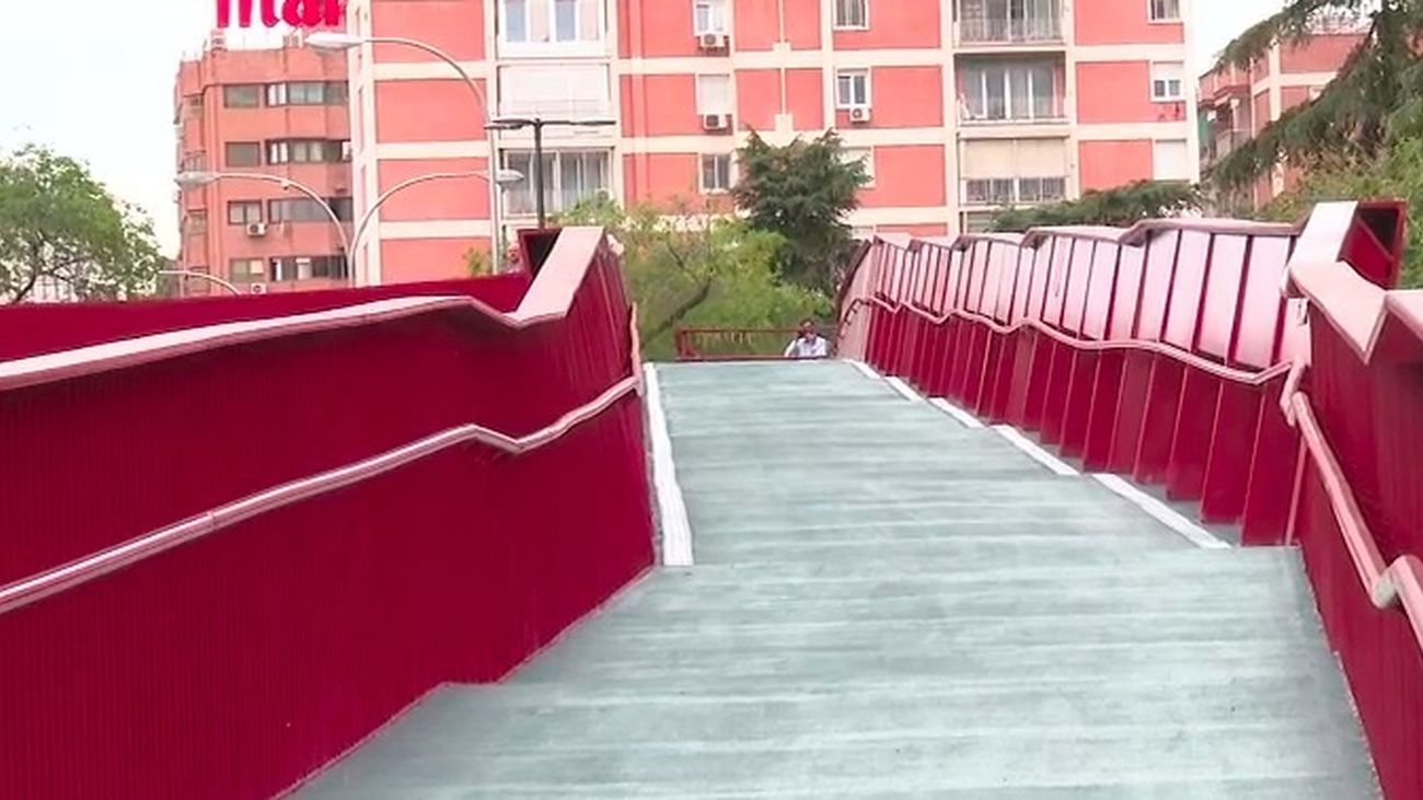 Abierta la nueva pasarela sobre la A-2  que une los distritos de Chamartín y Salamanca