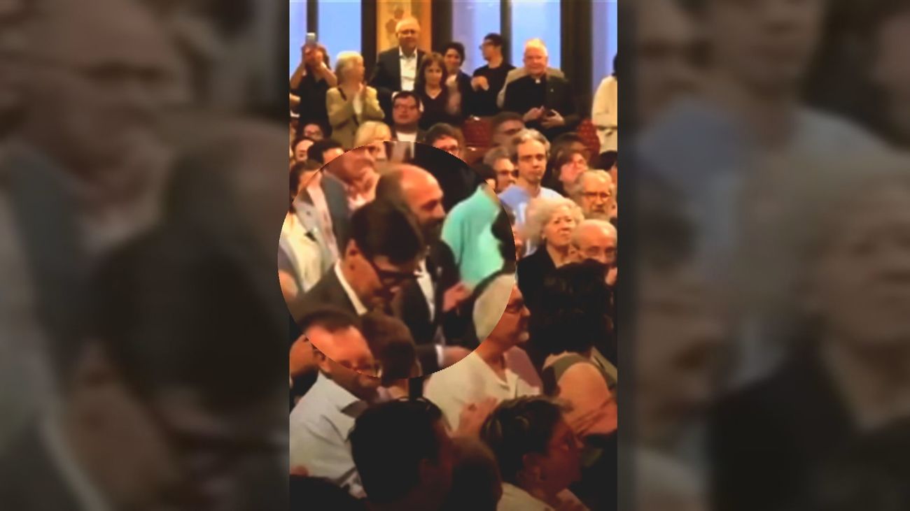 Salvador Illa recibido con gritos de "independencia" en el Palau de la Música