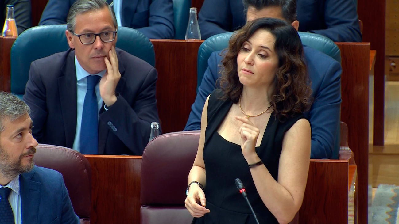 "Lo que me tengan que decir o me lo dicen en español o me saldré": El aviso de Ayuso antes de la Conferencia de Presidentes