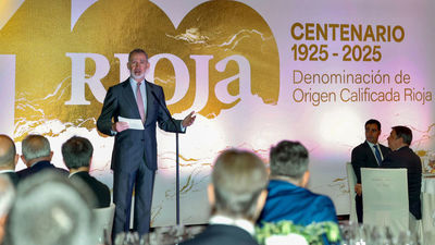 Felipe VI brinda por los 100 años de la denominación de origen Rioja "y por cuidar y cultivar su futuro"
